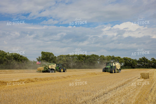 Baling Wheat Straw 296058