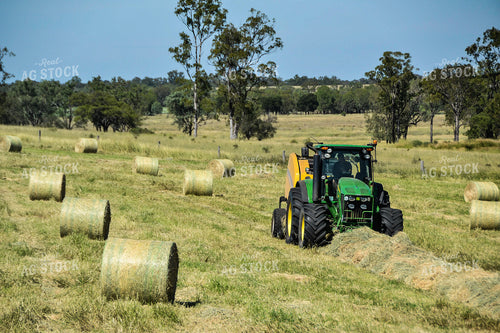 Baling Round Hay Bales 64008