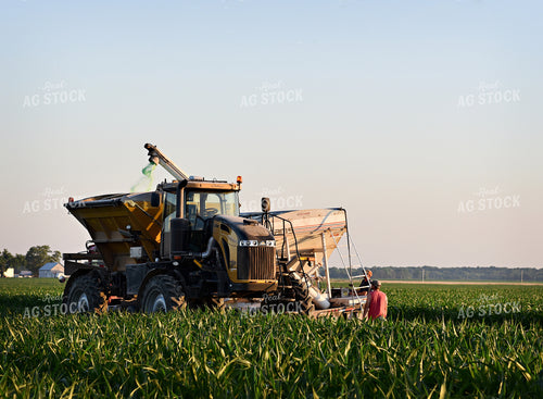 Spreading Dry Fertilizer 100008