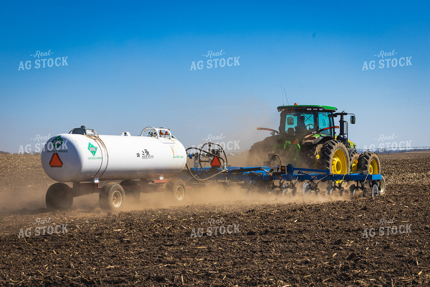 Spreading Anhydrous Ammonia on Field 124013