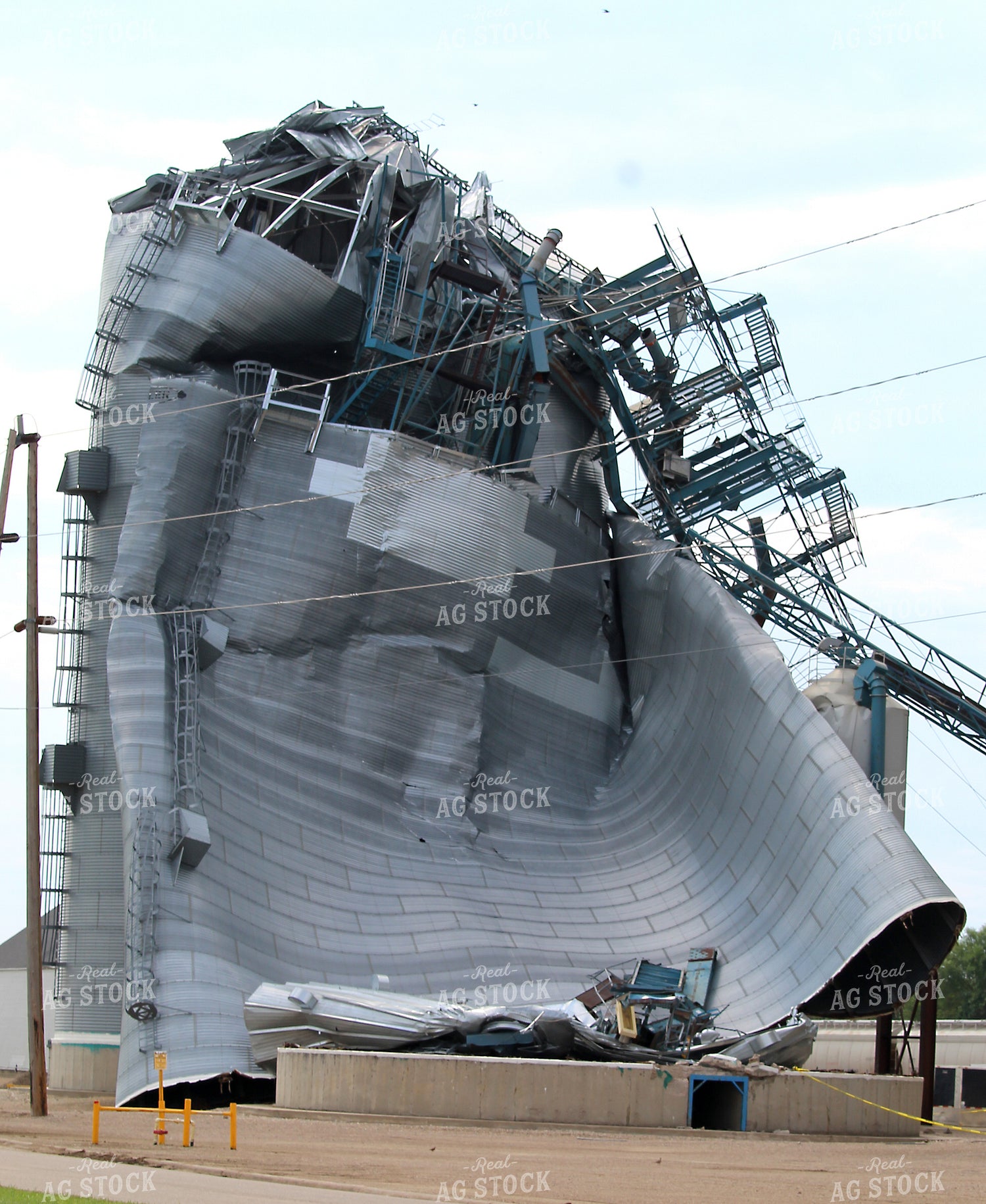 Wind Damage to Grain Bin 141596