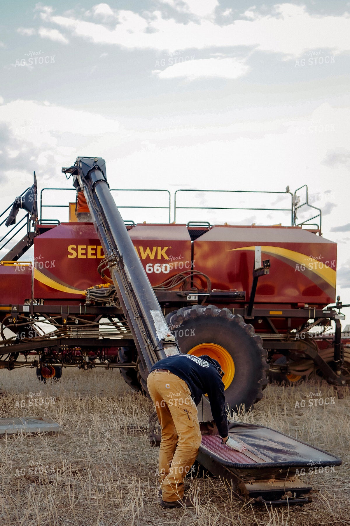 Loading Air Cart with Auger 187376