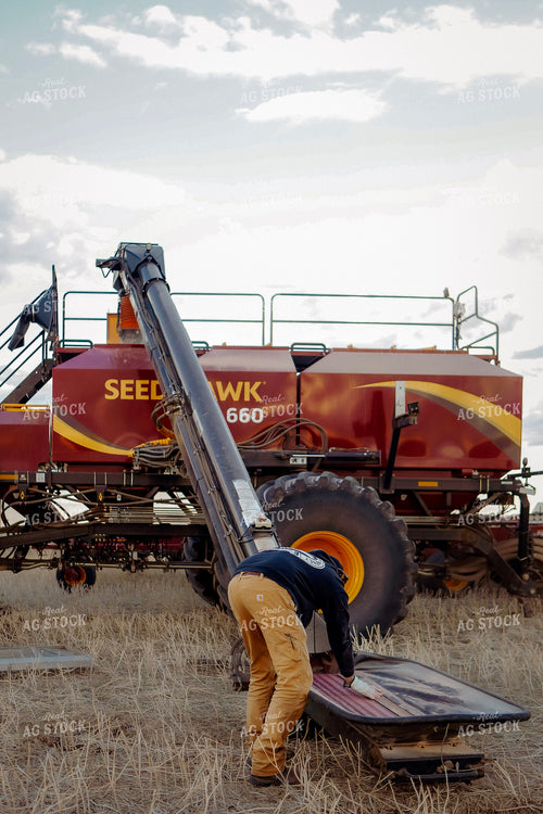 Loading Air Cart with Auger 187376