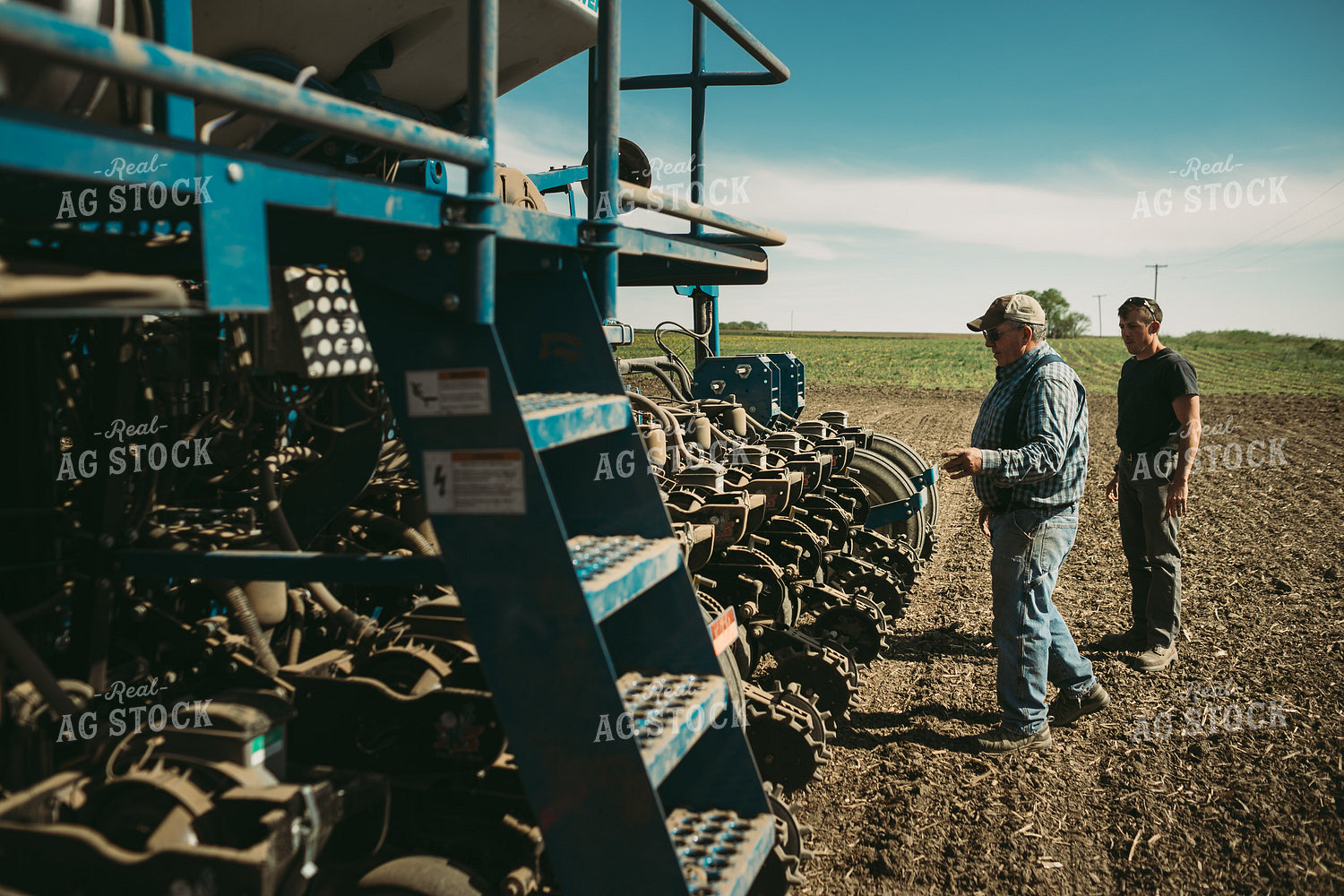 Farmers Adjusting Planter 4270