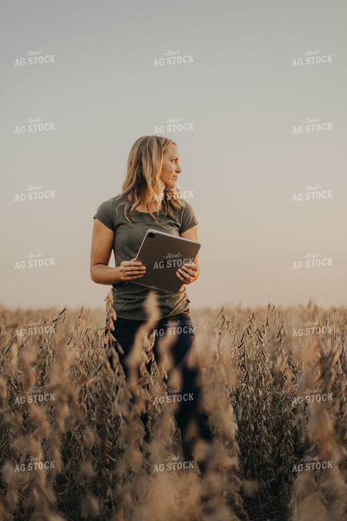 Female Agronomist Checking Soybeans 9263
