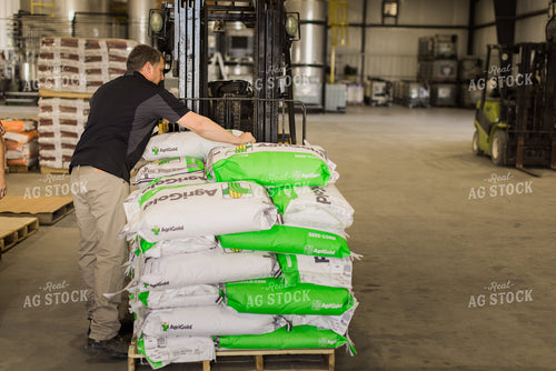Salesman Moving Seed Bags 8052