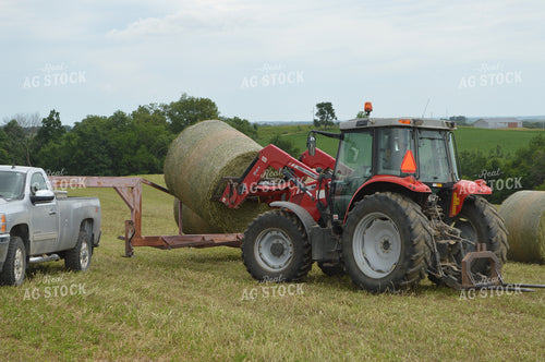 Loading Hay Bales 206038