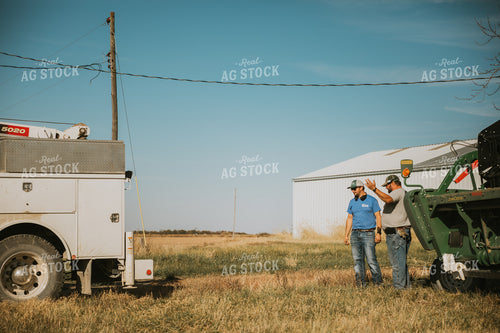 Farmers Talking 7083