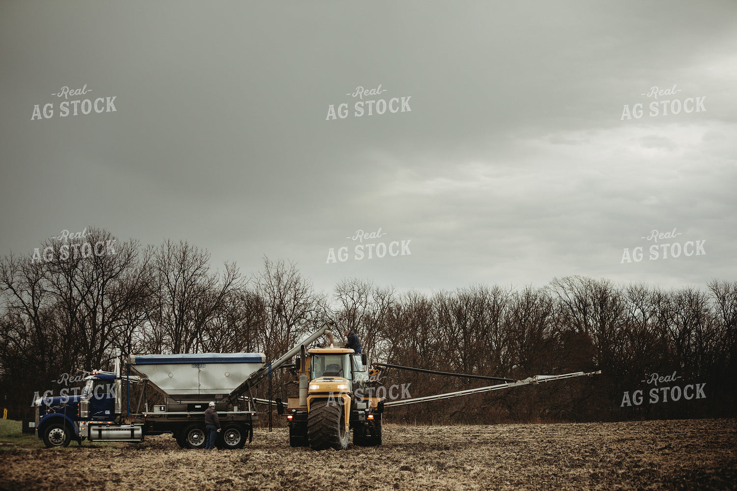 Fertilizer Tender Filling Fertilizer Spreader 3666