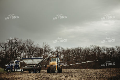 Fertilizer Tender Filling Fertilizer Spreader 3666