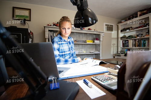 Female Farmer Working in Office 168051