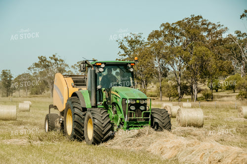 Baling Hay 64106