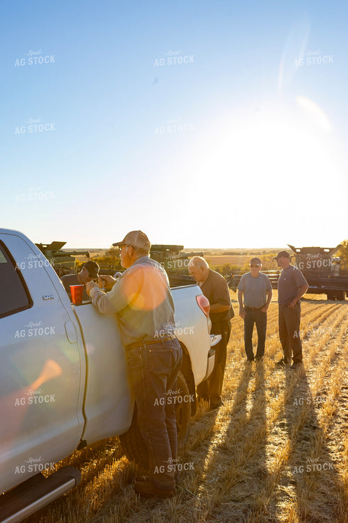 Farmers Talking in Field 187325