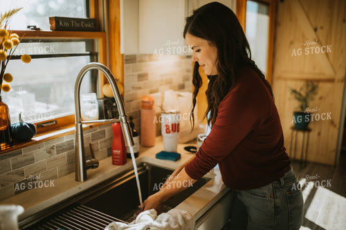 Farm Mom at Kitchen Sink 5001