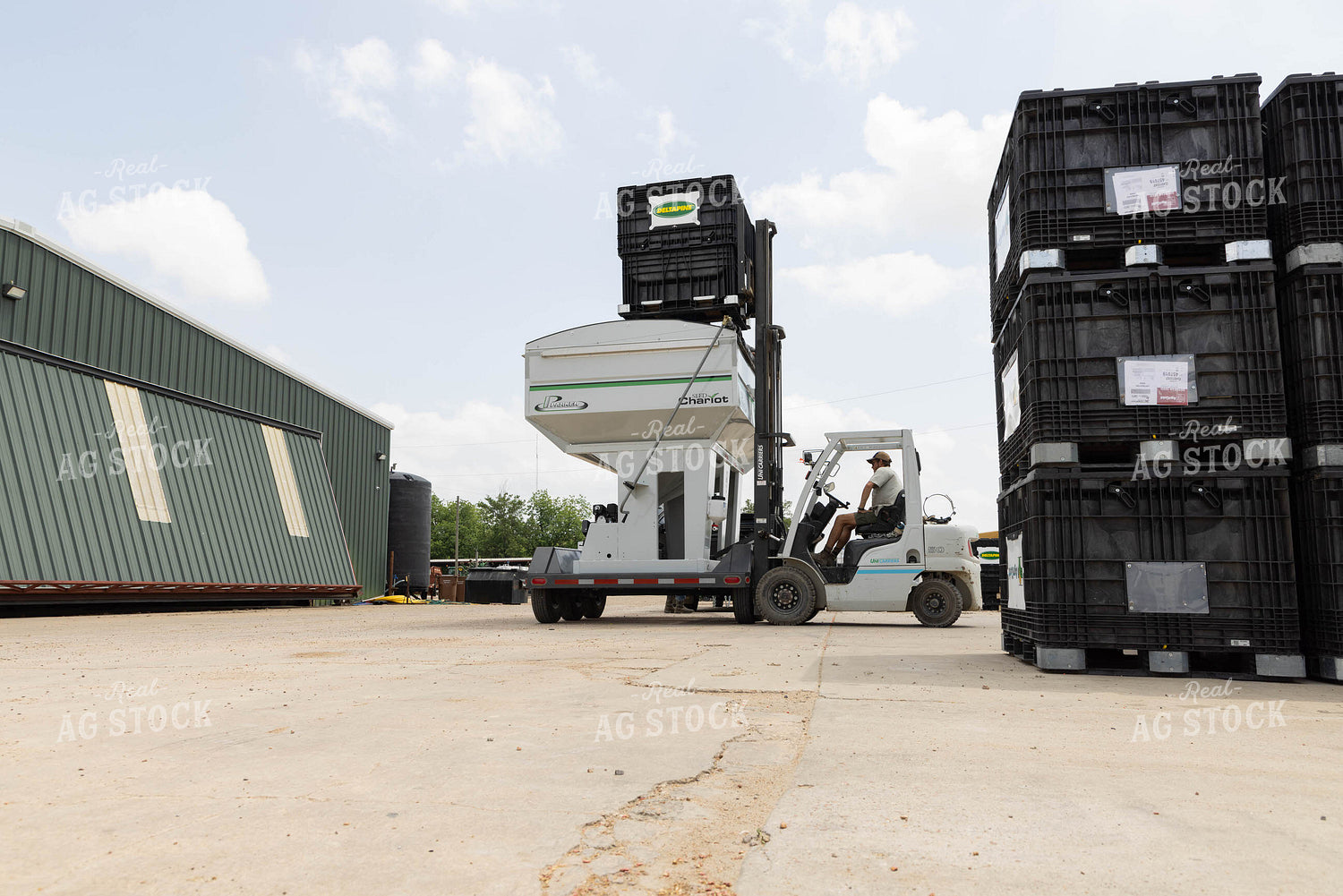 Loading Seed Tender 79641