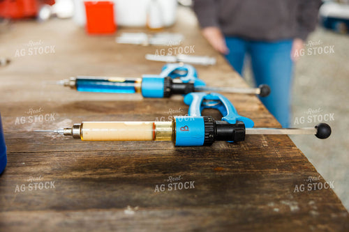 Syringe for Vaccinating Cattle 97225