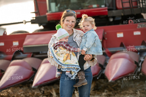 Farmers with Kids 76548
