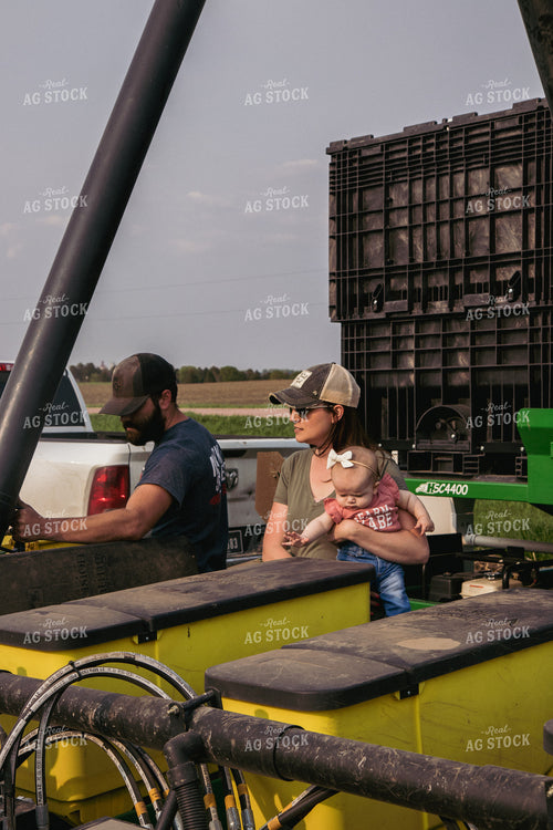 Farm Family Loading Planter Boxes with Seed Tender 67308
