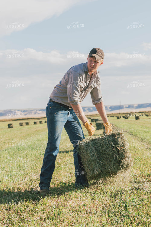 Farmer Racking Square Bales 61072