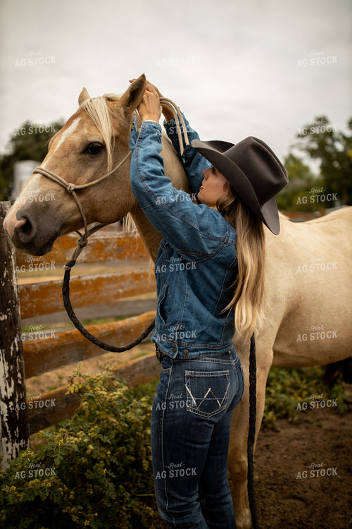 Rancher Saddling Horse 71009