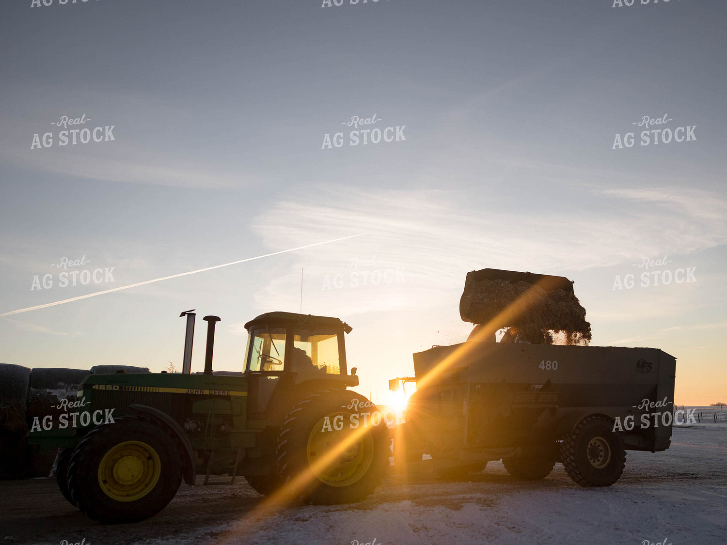 Loading Feed Wagon 70152