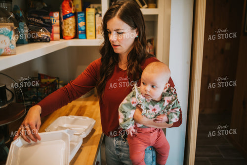 Farm Mom Preparing Field Meals 5023