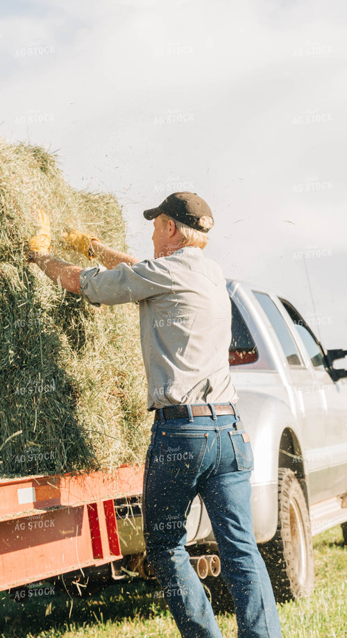 Farmer Racking Square Bales 61058