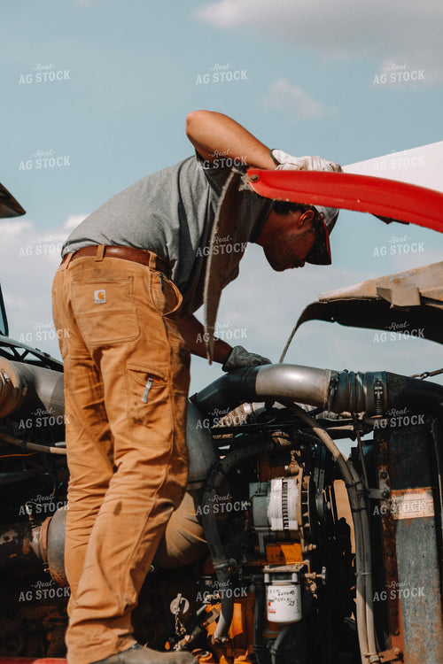 Servicing a Combine 187255