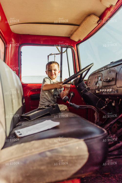 Farm Kid in Truck 115090