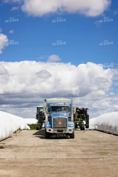 Storing Haylage 152453