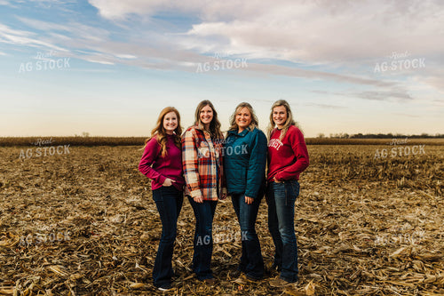 Farm Women in Field 115157