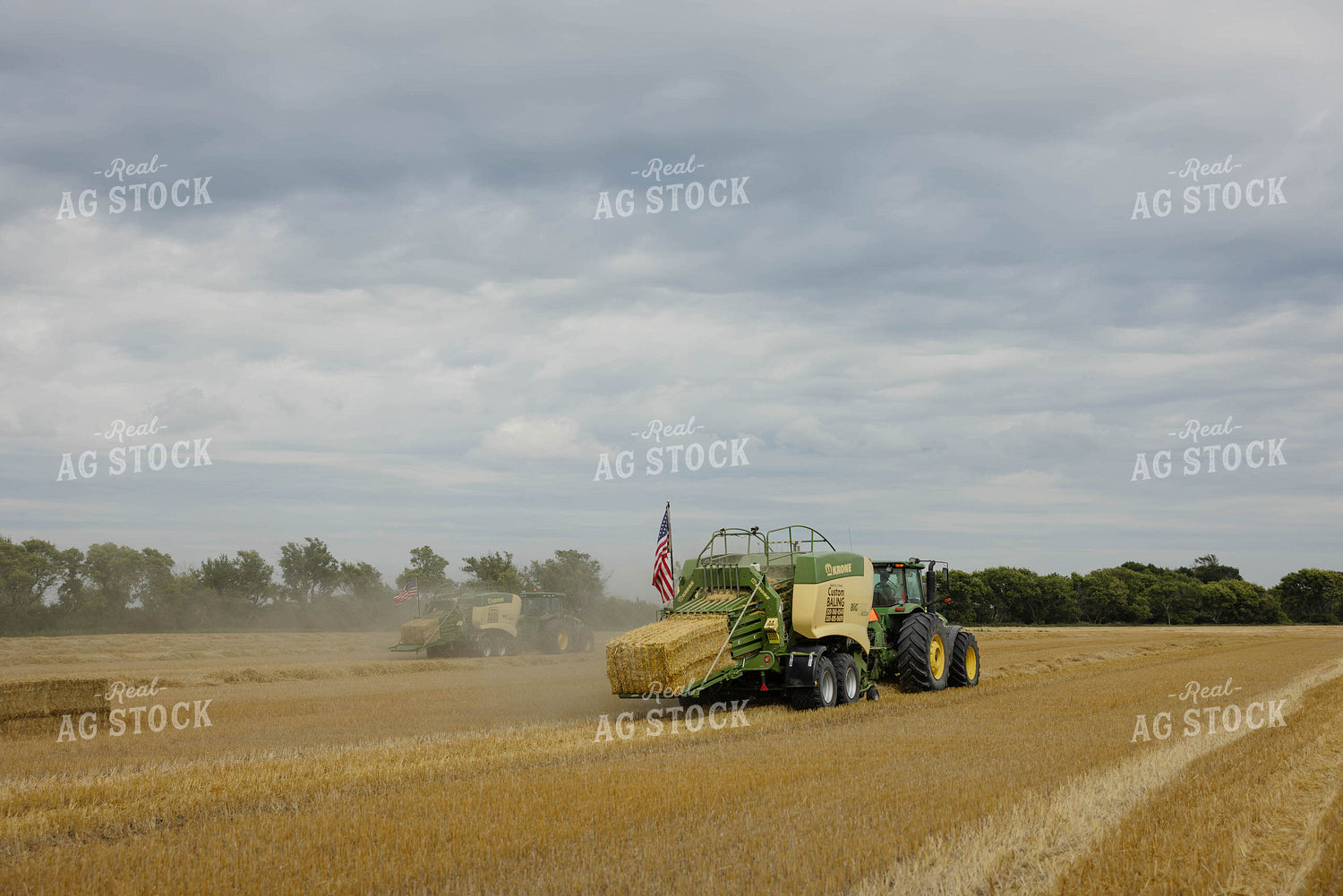 Baling Wheat Straw 296044