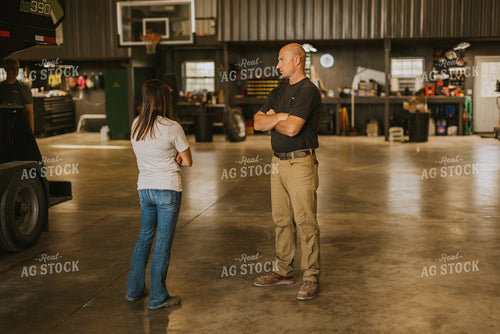 Farmers Talk in Shed 7612