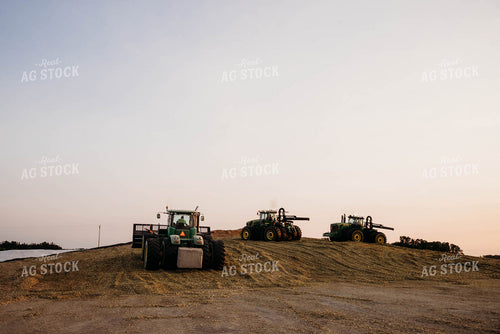 Packing Silage 152053