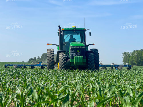 Applying Anhydrous to Corn 103037
