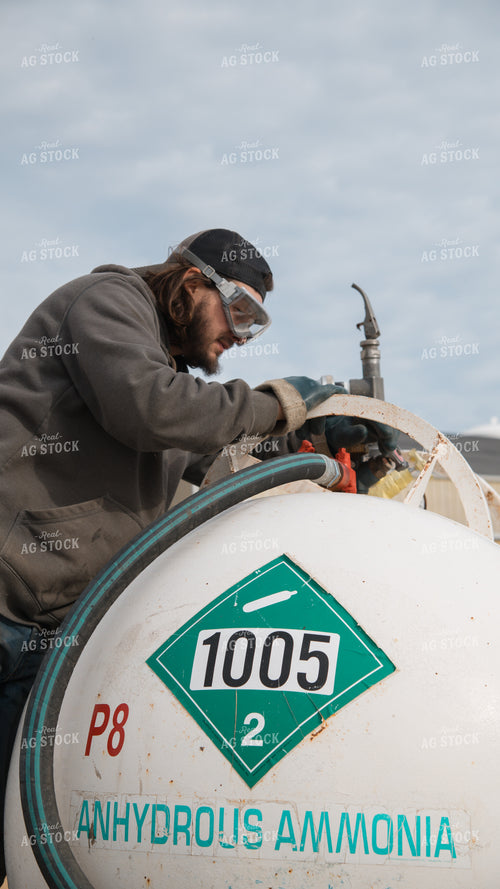 Input Supplier Loads Anhydrous Tanks 26233