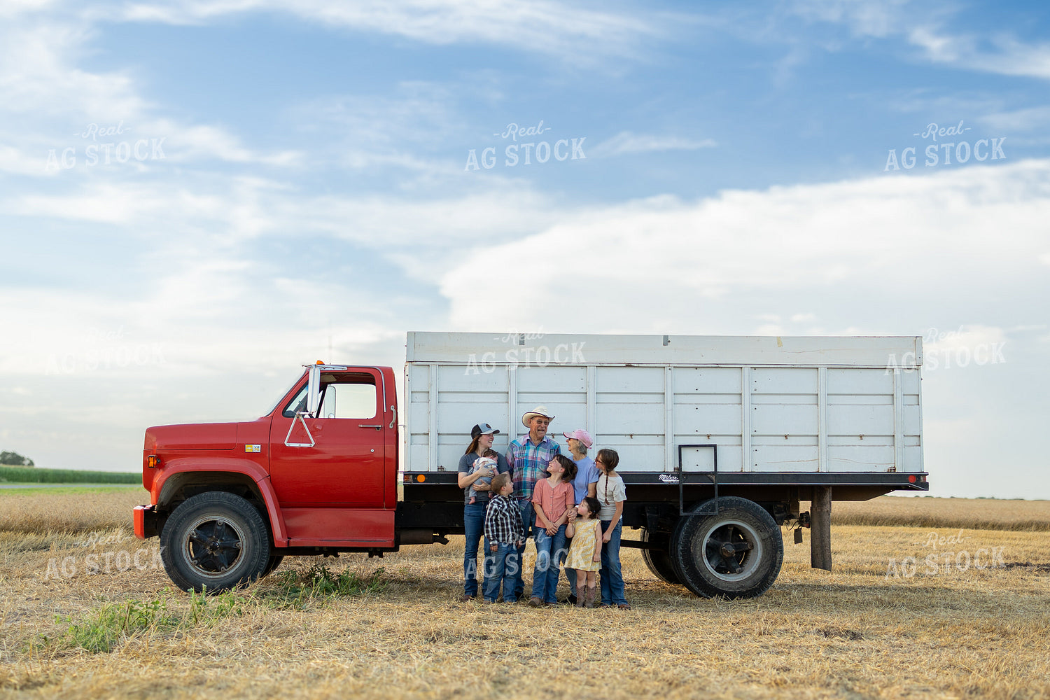 Multi-Generational Farm Family 71058