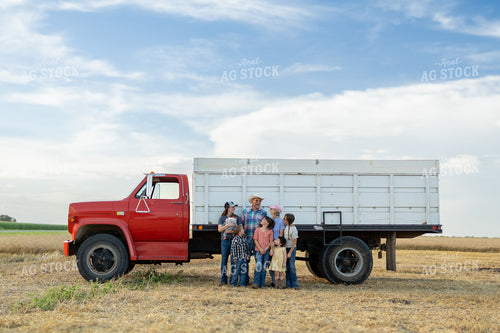 Multi-Generational Farm Family 71058