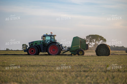 Baling Hay 72135