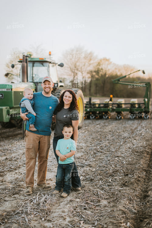 Posed Family Photo in Field 7469