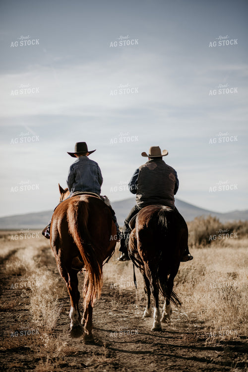 Ranchers on Horses 54032