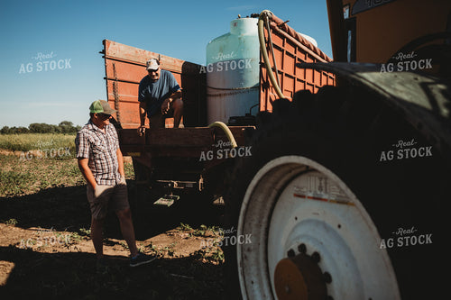 Farmers Filling Sprayer 4376