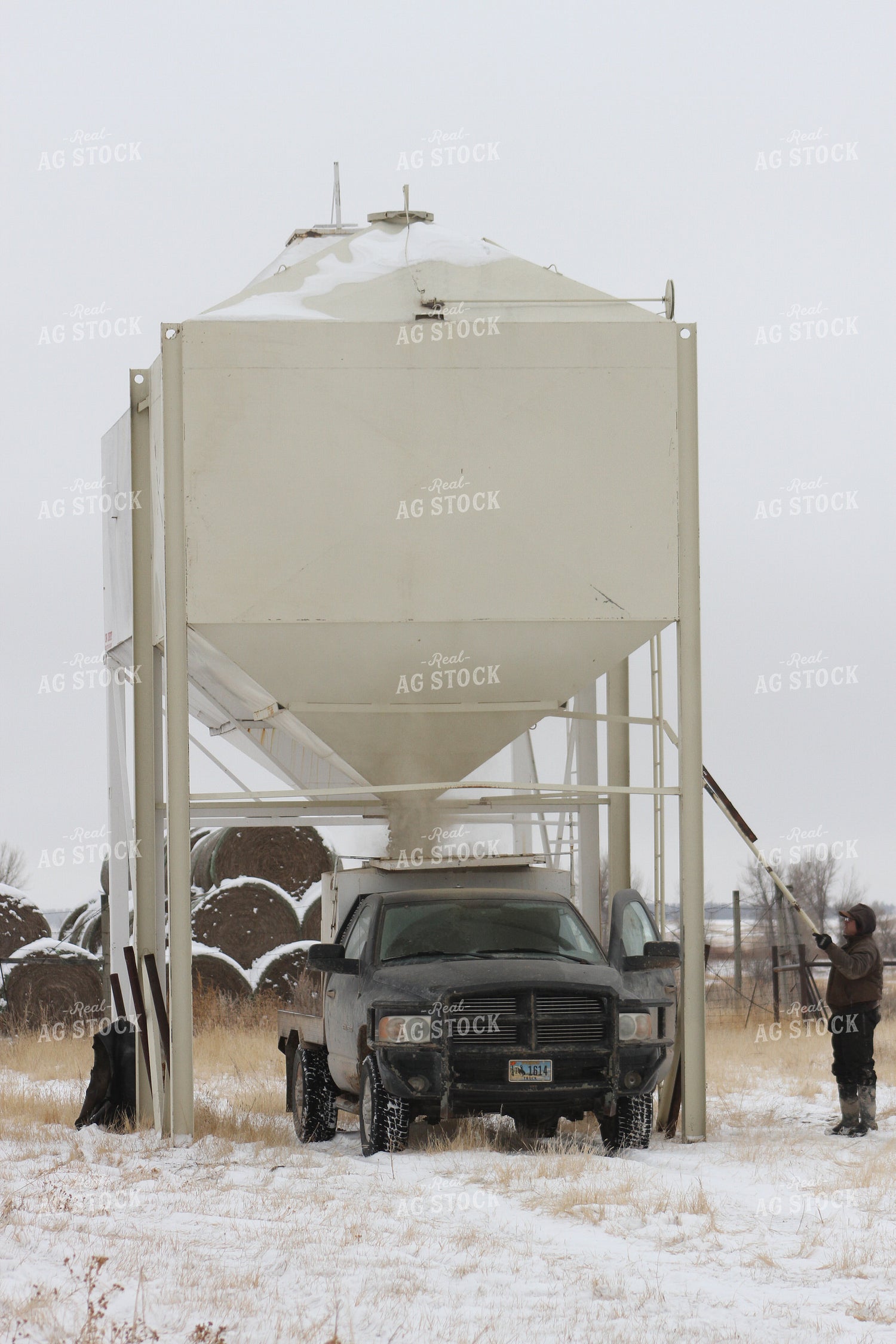 Unloading Feed 117000