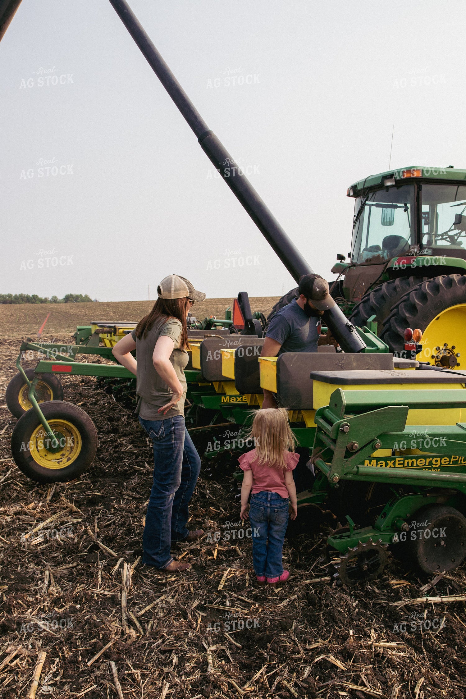 Farm Family Loading Planter Boxes with Seed Tender 67310