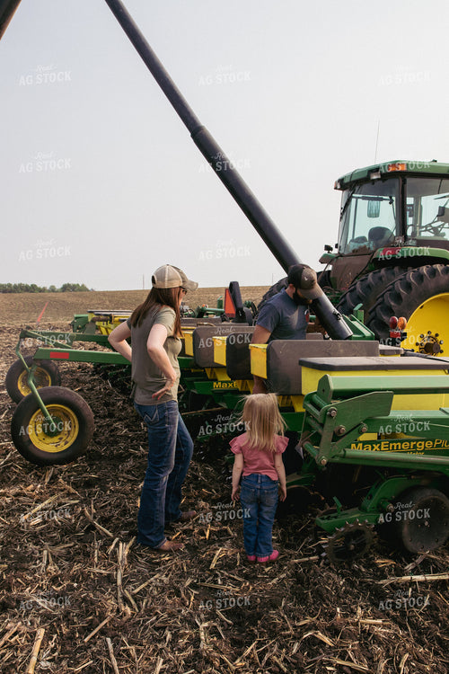 Farm Family Loading Planter Boxes with Seed Tender 67310