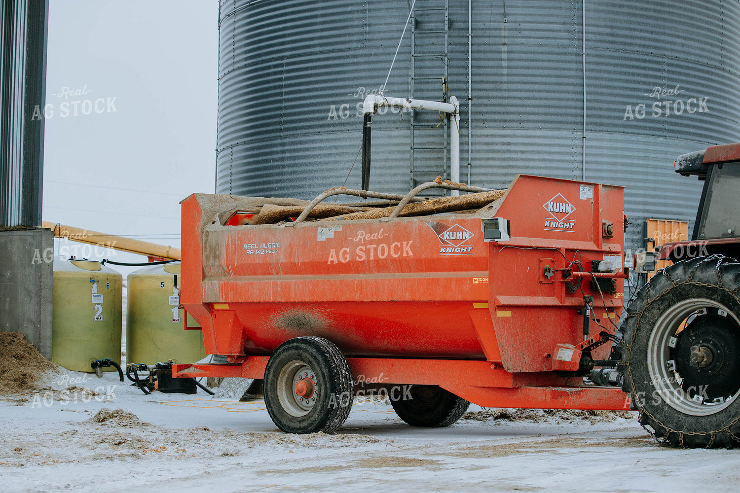 Tractor and feed mixer 77135