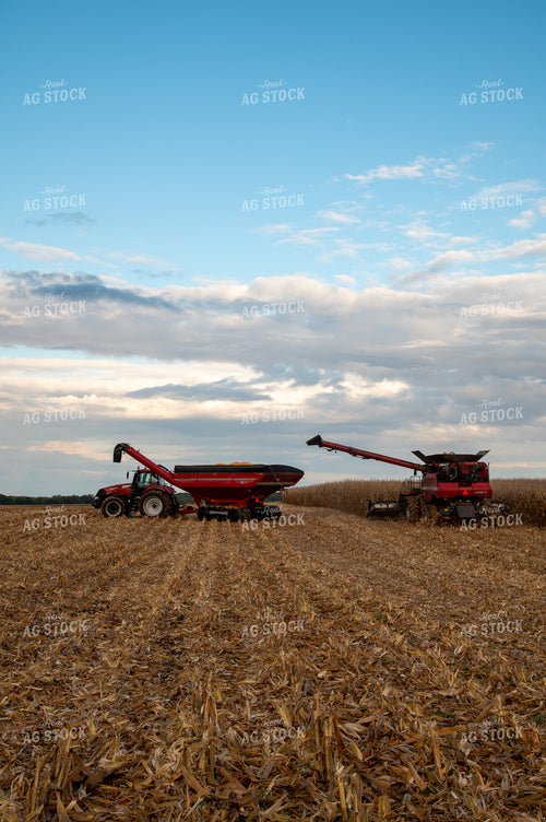 Auger Wagon Heading to the Semi after Unloading on the Go 25575