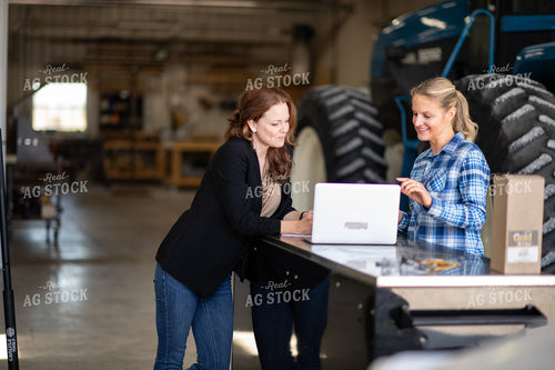 Female Farmer and Saleswoman 168048