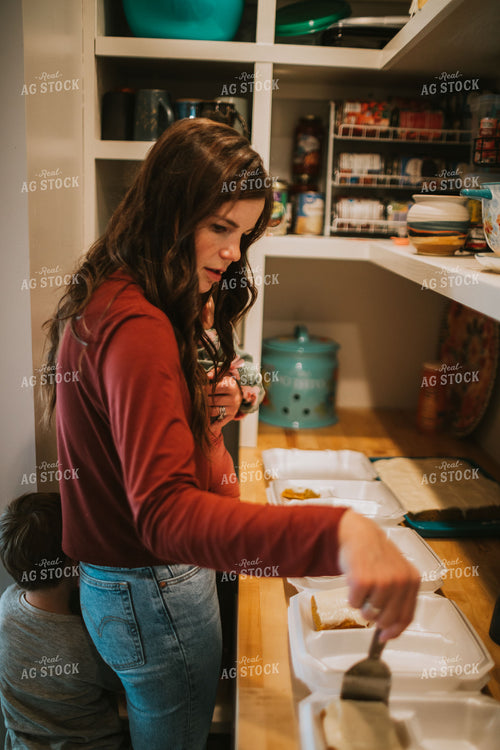 Farm Mom Preparing Field Meals 5030