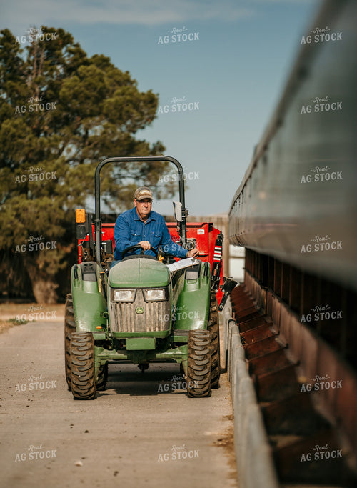 Farmer Dispensing Feed 98017